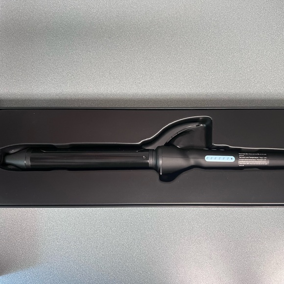 Bio Ionic long barrel 1.25 inch curling iron - Picture 2 of 6